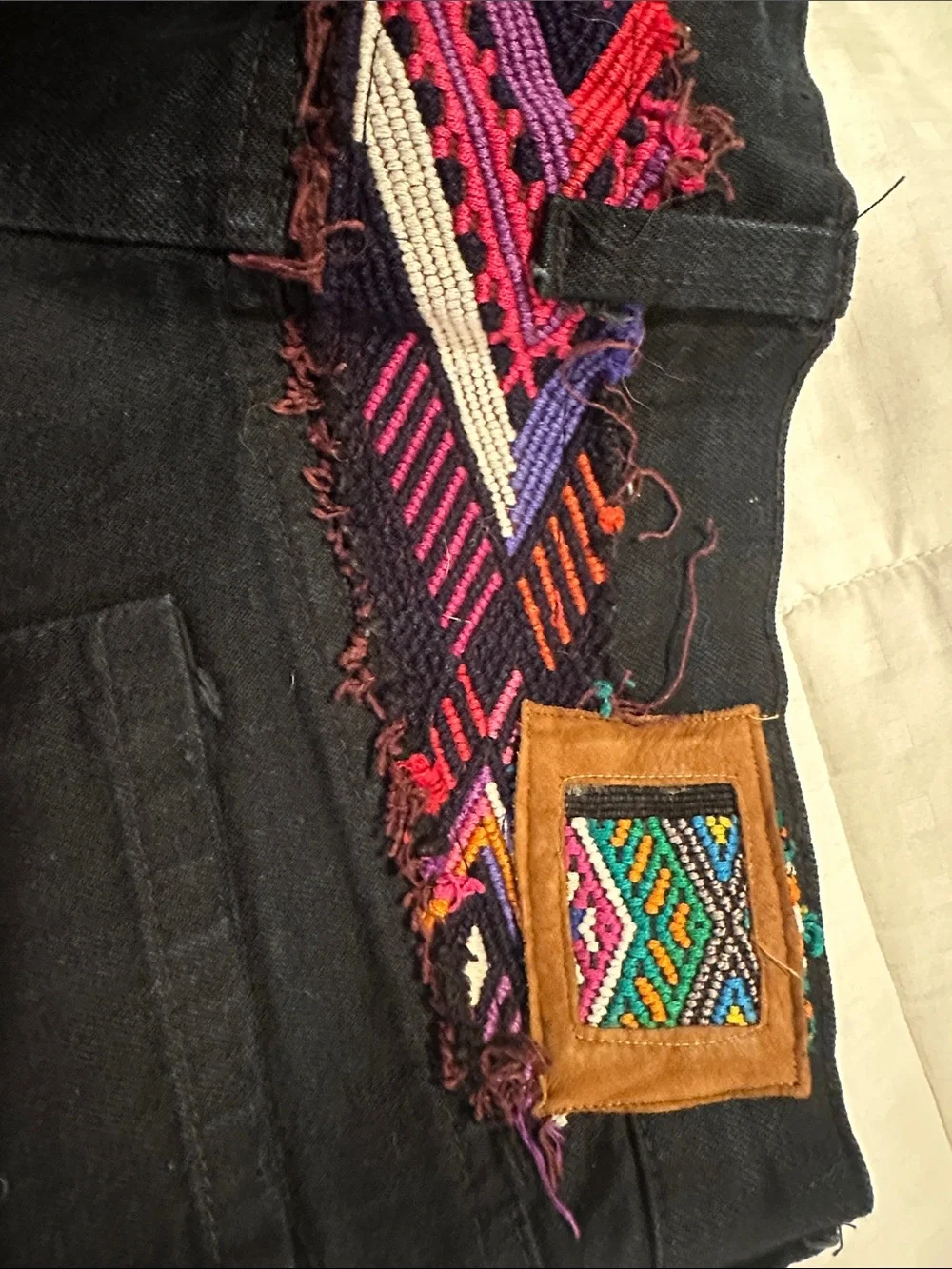 Jen’s Pirate Booty Black Denim Shorts with boho Embroidery sz 26